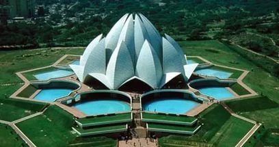 Храм Лотоса — ярчайшая архитектурная достопримечательность Индии