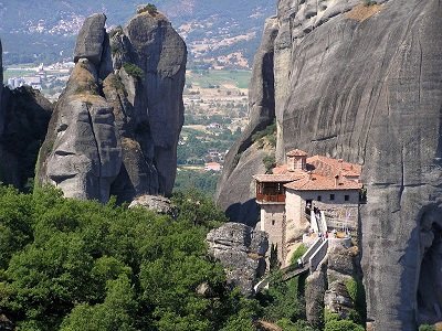 Метеоры — одна из самых популярных достопримечательностей Греции Метеоры — одна из самых популярных достопримечательностей Греции