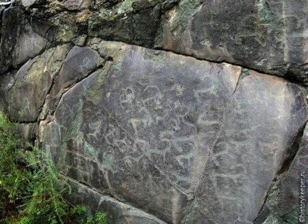 ДЕНИСОВА ПЕЩЕРА (Солонешенский район, Алтайский край).